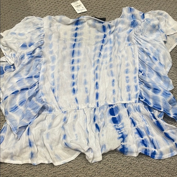 Chic Blue and White Women's Top - Picture 3 of 5